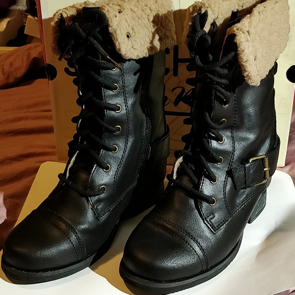 Skechers Hidden Wedge Boot